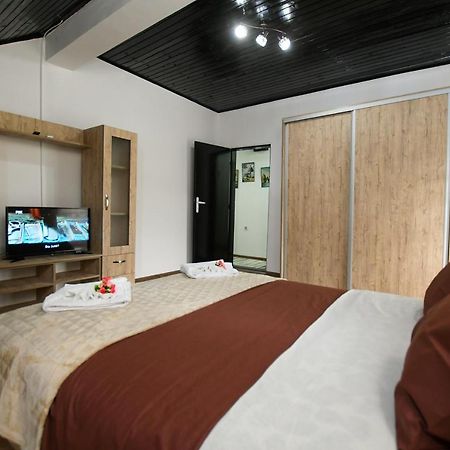 Apartman Pejovic คลาโดโว ภายนอก รูปภาพ
