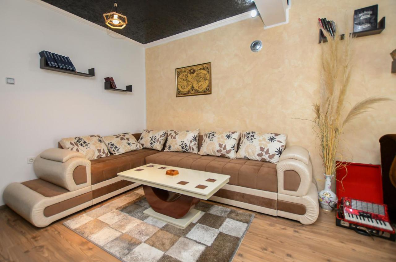 Apartman Pejovic คลาโดโว ภายนอก รูปภาพ